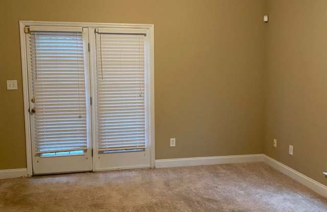 Available Soon 3 bedroom 3 bathroom end unit in Reed Creek Villa Gallery 1