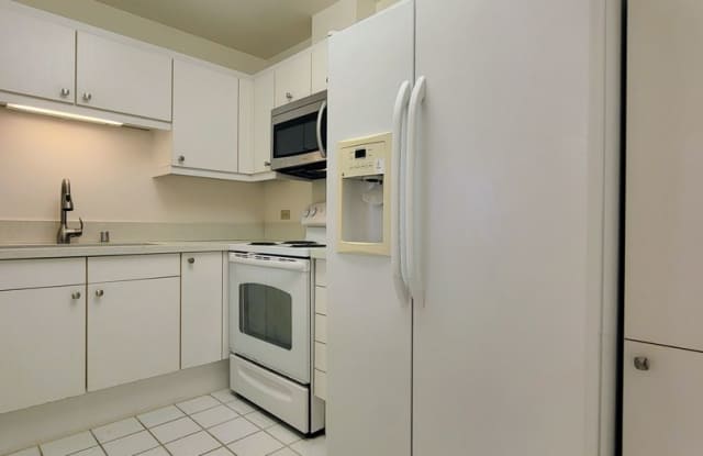 Enjoy spectacular ocean, mountain and city views from this bright 2 bedroom, 2 bath, high floor condo known as the Imperial Plaza in Kakaako. photos photos