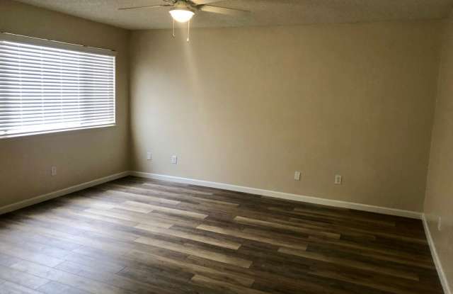 1076 N Westside Gallery 2