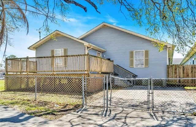5010 ST. CLAUDE Avenue photos photos