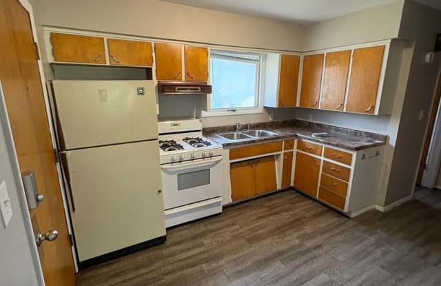 821 W 8th photos photos