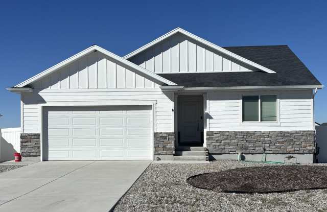 336 Destiny Way - 336 Destiny Way, Tooele, UT 84074