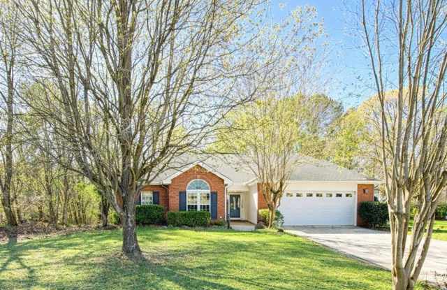 Charming Bonaire Home with Workshop, Privacy Fence  Spacious Layout! - 200 Chipper Street, Warner Robins, GA 31005