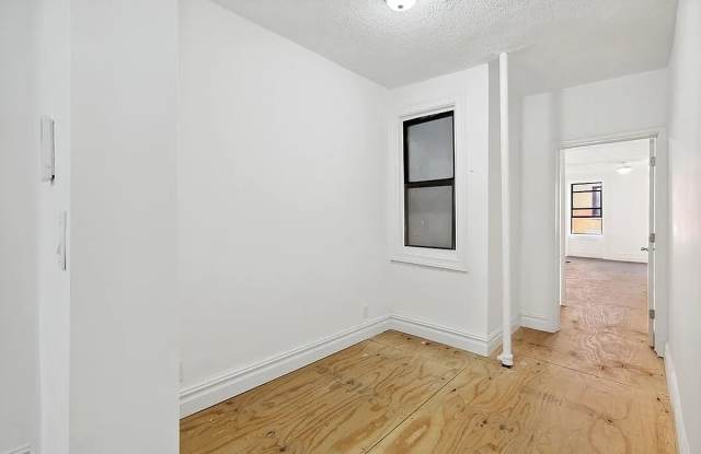 346 W 48th St Apt 4W Gallery 3