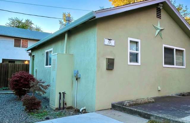 **Summer 2027-Reserve Now**  Stylish Living with a Private Yard & Modern Upgrades Gallery 4