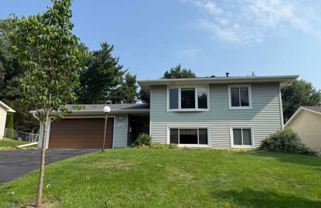 Modern 4 bed 2 Bath Split Level Single Family Home Available Now! photos photos