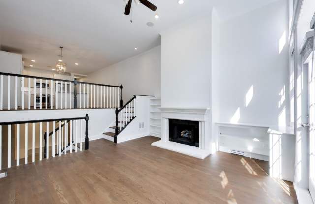 3928 N Greenview Avenue Gallery 2