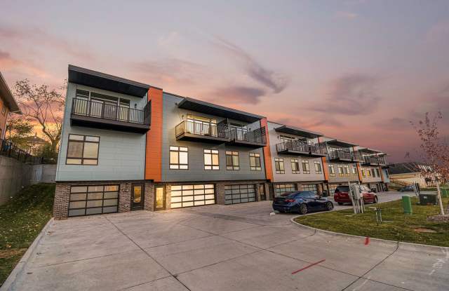 -Live Bold at The Ten – Modern 3BR / 2.5BA Townhome + Elevator photos photos