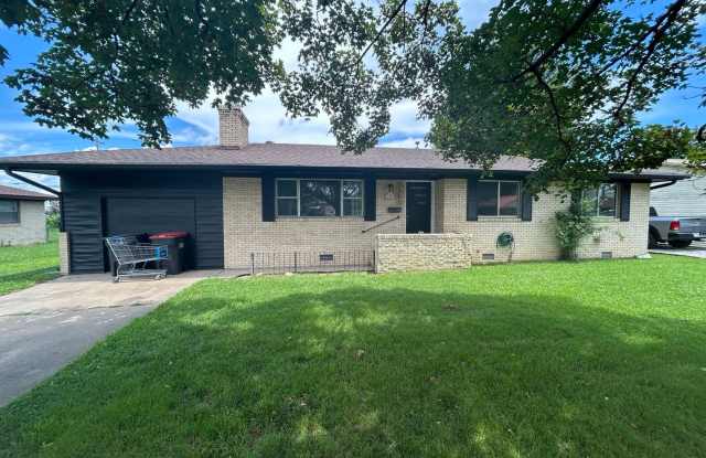 Charming 3-bedroom, 2-bath home in Springdale! photos photos