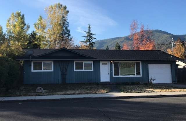 Three bedroom/Two bath home with huge yard | Available Mid-November Gallery 1