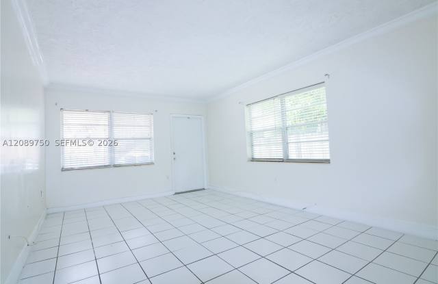 3019 SW 68th Ter Gallery 4