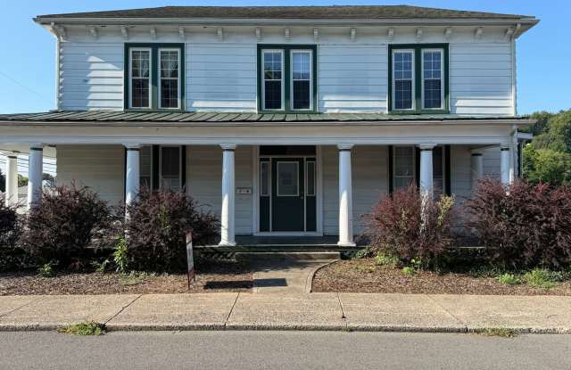 2 West Hampton Street - Charming 3BR/1BA in Staunton! Gallery 1
