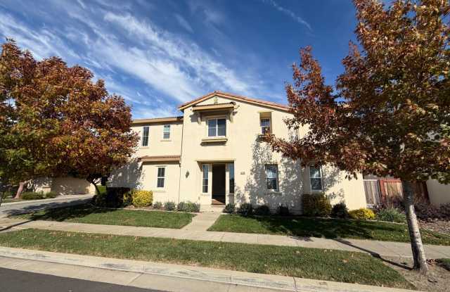 4 bedroom | 2.5 bathroom | Single family home in West Sacramento's Bridgeway Lakes neighborhood photos photos
