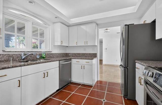7500 W Treasure Dr # 7500, North Bay Village, FL 33141 Gallery 1
