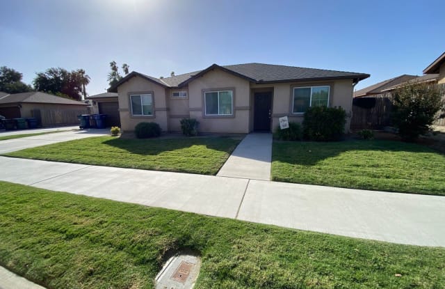 465 Edgewater St - 465 Edgewater Street, Tulare, CA 93274 465 Edgewater St - 465 Edgewater Street, Tulare, CA 93274