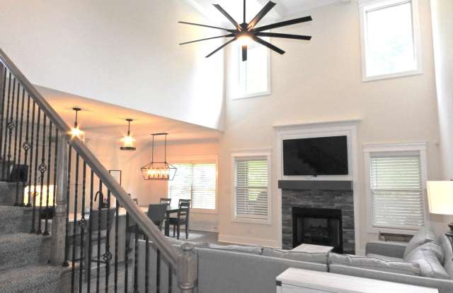 4 Bedrooms 3 full baths + Bonus room in Rossview School district photos photos