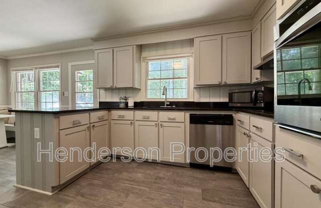 6801 Woodland Cr Gallery 1