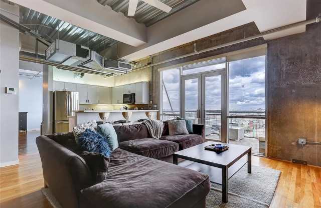 Beautiful and Spacious Loft-Style Condo 1 Bed/1.5 Bath Near Ballpark photos photos