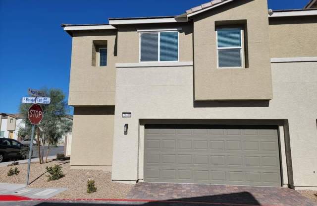 MOVE IN READY!! 3 bd, 2.5 ba, 2 car garage, loft- GATED COMMUNITY! Gallery 3