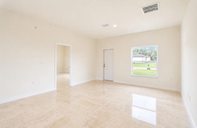 MOVE IN READY 3 BEDROOM 2 BATH LIKE NEW Gallery 4