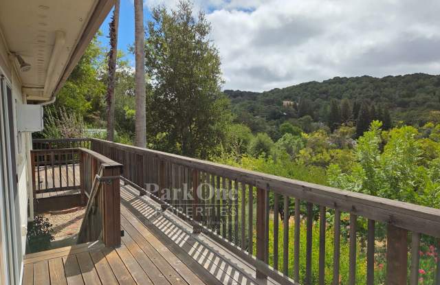 Incredible Home in the Hills photos photos