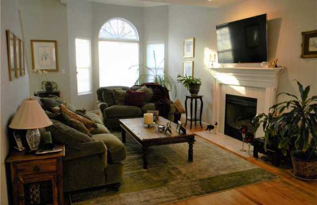 578 Hope Street Gallery 2