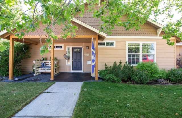 Sunny  Spacious 3BR/2BA Home with Fenced Yard - PENDING APPLICATION photos photos