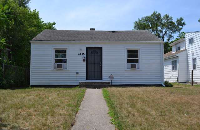 2 Bedroom Ranch w/ Garage photos photos