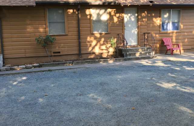 1930 Rogue River Hwy Gallery 1