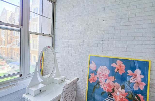 1047 West North Shore Gallery 2