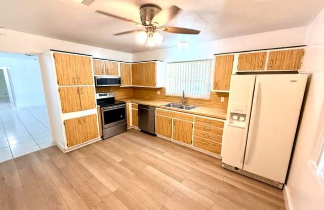 118 SE 10th Court, Deerfield Beach, FL 33441 photos photos