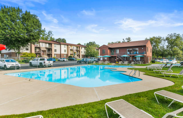 Country Club Apartments Gallery 4