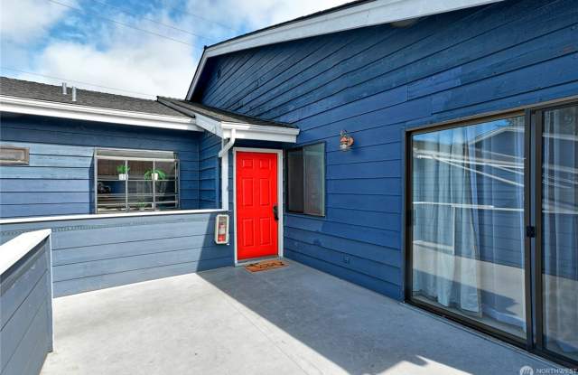 Spacious 2-Bed, 2-Bath Condo in Prime Everett Location photos photos