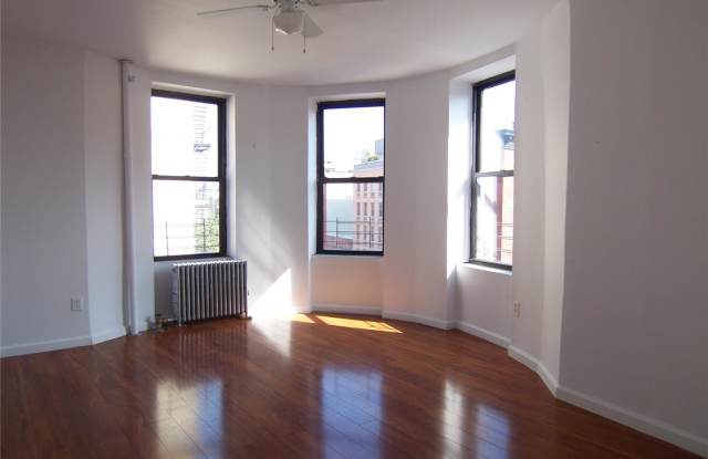 390 Broome Street Gallery 2