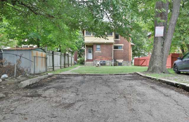 Great CENTRAL Location 5 Bedroom House - Virtual Showings Available photos photos