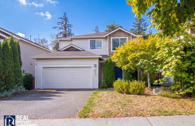 Spacious 3-Bedroom Auburn Home with Fenced Yard, Bonus Area & 2-Car Garage Gallery 1