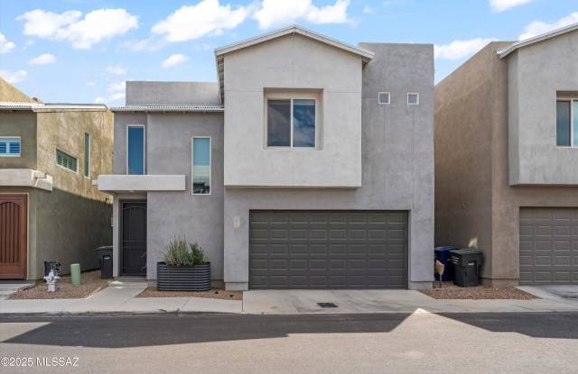 2870 N Fair Oaks Avenue photos photos
