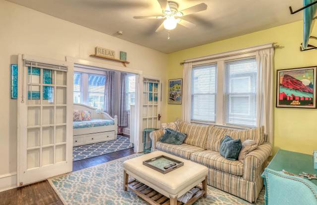 1102 Wesley (WINTER RENTAL) Ave Gallery 3