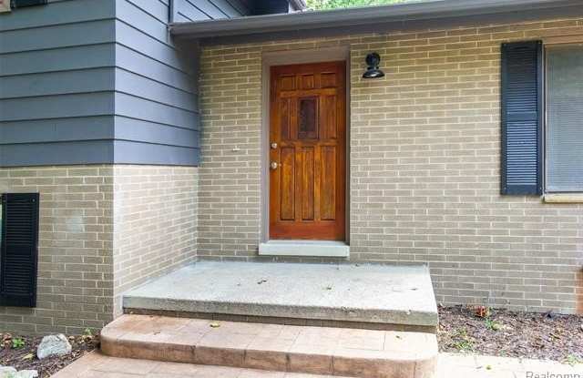 7580 Thornwood Street Gallery 4