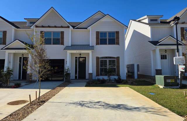 3 Bedroom 2.5 Bath Townhome located in Valdosta, GA Minutes from Moody photos photos