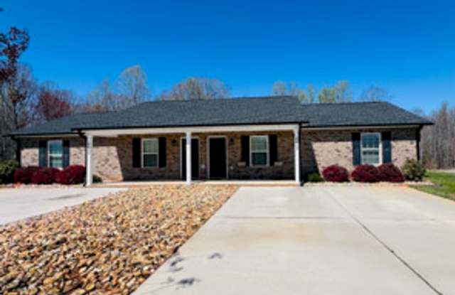 Available on September 10th, 2026!  2 bed 1 bath duplex in Denver NC! photos photos