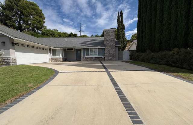 Highly desirable - Charming 4BR/2BA Granada Hills Home North of Rinaldi Gallery 3