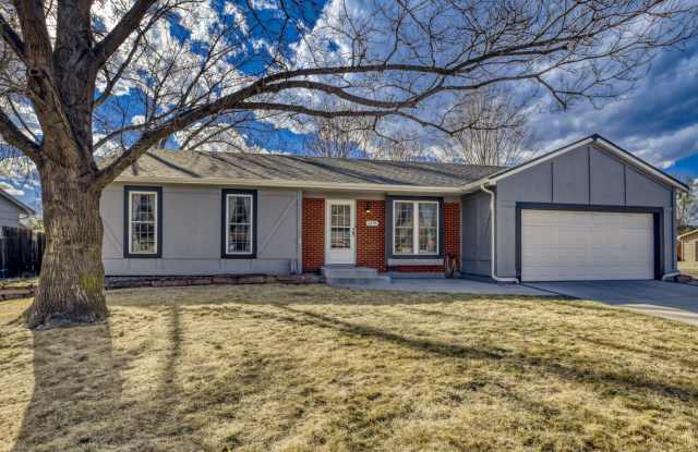 Beautiful Longmont Home with Modern Updates & Spacious Living. Available NOW! photos photos