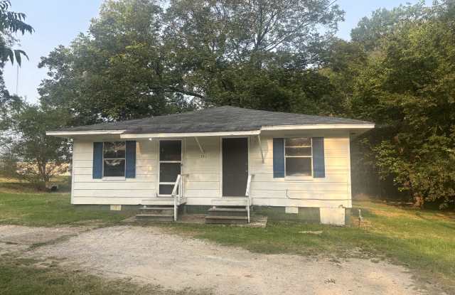 301 College Ave - 301 College Avenue, Verona, MS 38801