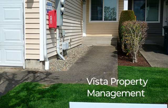 2 Bedroom 2.5 bath BIG Townhouse with garage - minutes from JBLM East Gate photos photos