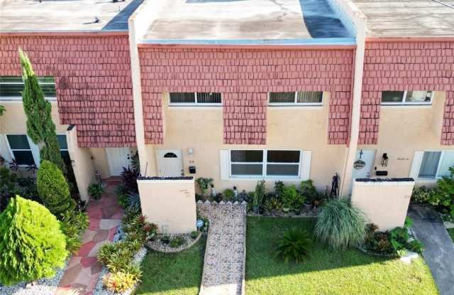 24 Ann Lee Ln - 24 Ann Lee Lane, Tamarac, FL 33319