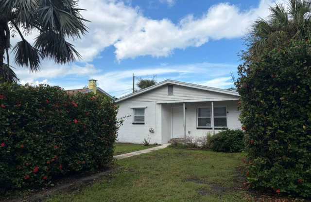 In the Heart of Gulfport's Arts District! Newly Renovated Home photos photos