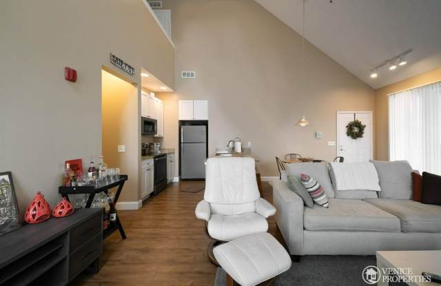 Three Bedroom with Garage near Grandview Gallery 4