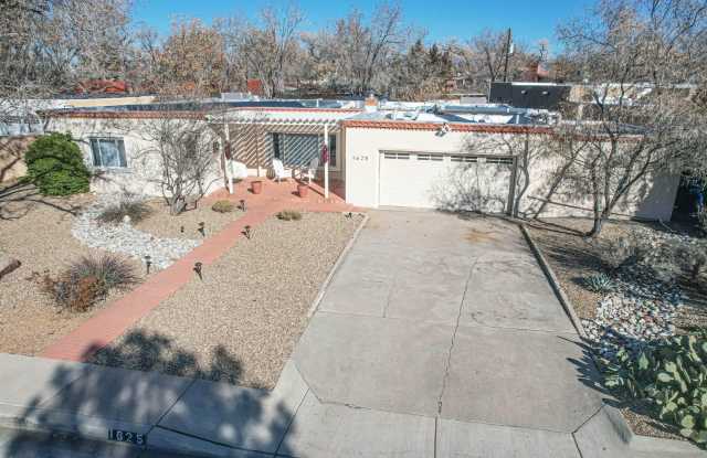 Beautiful Home Located in Albuquerque Country Club Neighborhood - 1625 Los Alamos Avenue Southwest, Albuquerque, NM 87104