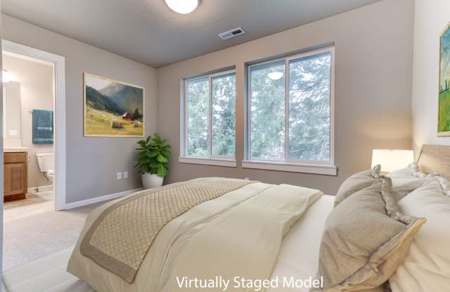 Beautiful Home! 3 Bedrooms with En suite Baths! End Unit! Gallery 4